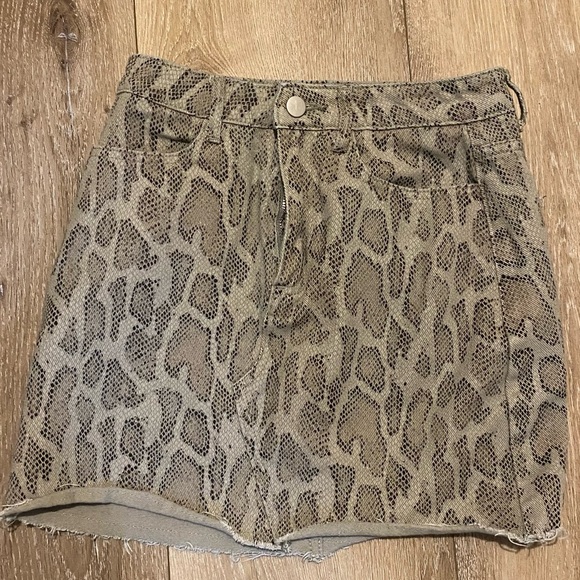 Animal Print Mini Skirt - Picture 1 of 2